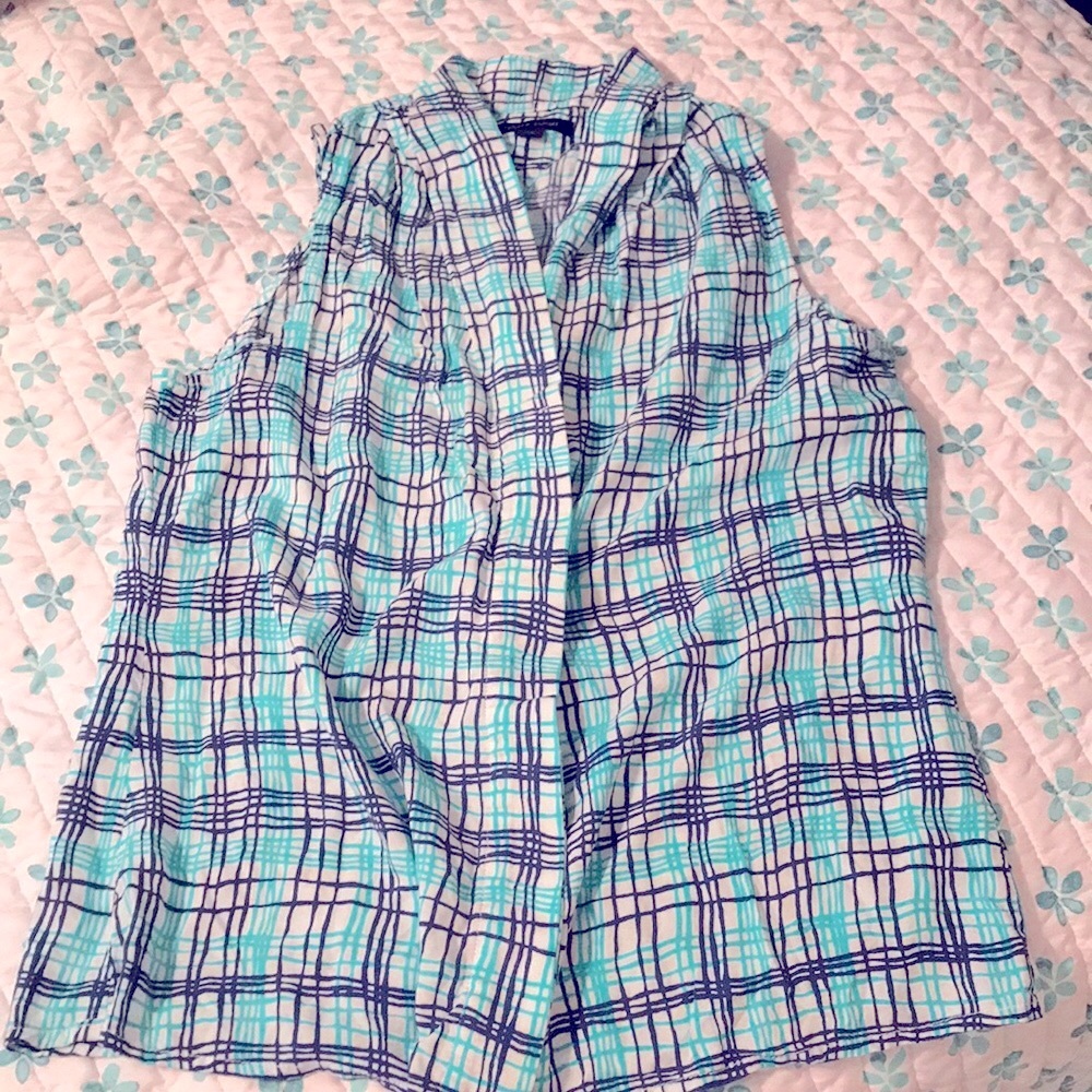 Sleeveless (hidden) button-front top NWOT